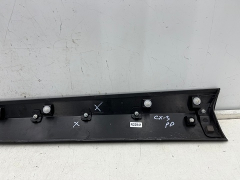 Listwa Mazda CX-3 CX3 14-21r. prawa przednia dolna nakładka drzwi prawy przód listewka srebrny połysk d10e-51rb1