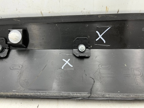 Listwa Mazda CX-3 CX3 14-21r. prawa przednia dolna nakładka drzwi prawy przód listewka srebrny połysk d10e-51rb1