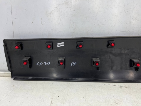 Listwa Mazda CX-30 CX30 2019r.- prawa przednia dolna nakładka drzwi prawy przód dfr5-51ra1