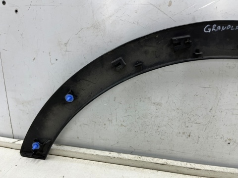 Listwa Opel Grandland I 17-24r. prawa przednia nakładka błotnika rant prawy przód yp000307xt