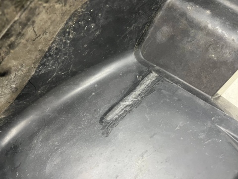 Osłona chłodnicy Peugeot 308 II T9 13-21r. wlot kierownica kanał powietrza intercoolera