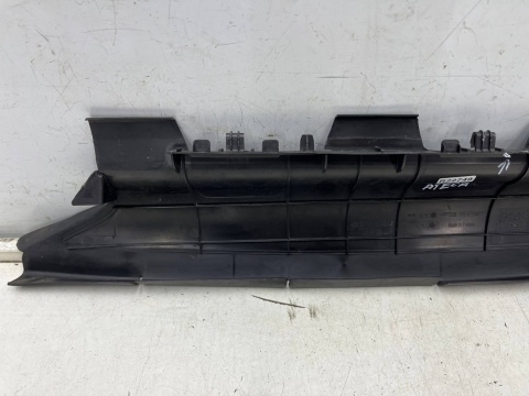 Osłona chłodnicy Seat Ateca 16r.- dolna kierownica powietrza nakladka pasa przedniego dolny wlot 575121292