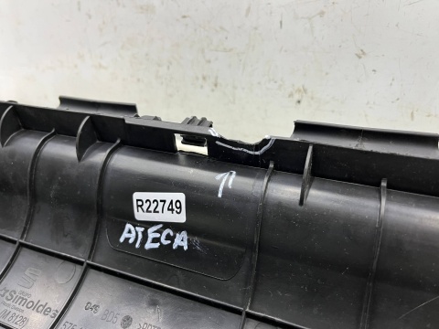 Osłona chłodnicy Seat Ateca 16r.- dolna kierownica powietrza nakladka pasa przedniego dolny wlot 575121292