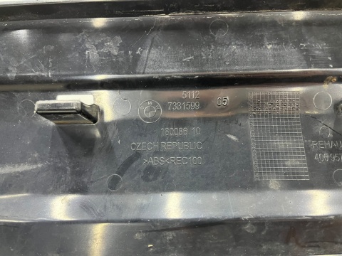 Ślizg BMW 5 F10 sedan 10-17r. tylny środkowy wspornik mocowanie zderzaka wzmocnienie 7331599