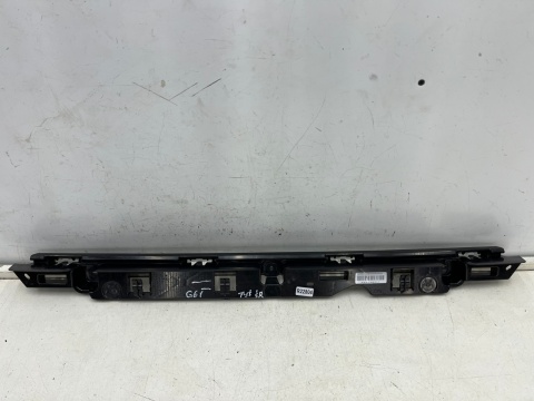 Ślizg BMW 5 G61 kombi M-pakiet M-sport 23r.- tylny środkowy wspornik mocowanie zderzaka wzmocnienie 5a0f8a7