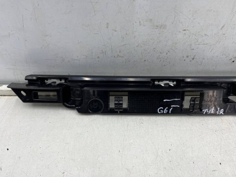 Ślizg BMW 5 G61 kombi M-pakiet M-sport 23r.- tylny środkowy wspornik mocowanie zderzaka wzmocnienie 5a0f8a7