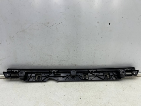 Ślizg BMW 5 G61 kombi M-pakiet M-sport 23r.- tylny środkowy wspornik mocowanie zderzaka wzmocnienie 5a0f8a7