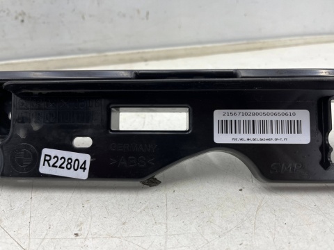 Ślizg BMW 5 G61 kombi M-pakiet M-sport 23r.- tylny środkowy wspornik mocowanie zderzaka wzmocnienie 5a0f8a7