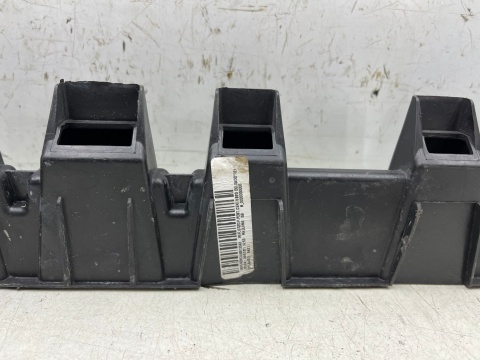 Ślizg Mercedes Vito w447 14r.- tylne środkowe mocowanie wspornik uchwyt zderzaka a4478850516