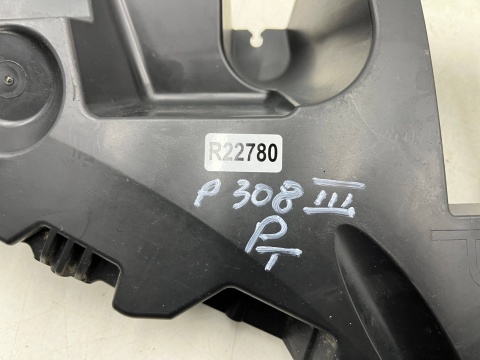 Ślizg Peugeot 308 III T10 HB 21r.- prawe tylne mocowanie zderzaka wspornik prawy tył 9835421980