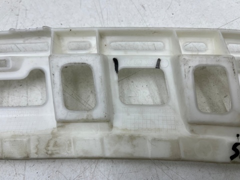 Ślizg Skoda Yeti 09-17r. tylny środkowy wspornik mocowanie zderzaka wzmocnienie 5l6807385