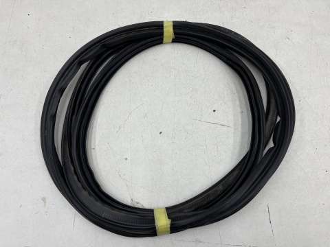 Uszczelka Nissan X-Trail III T32 Rogue 13-21r. guma klapy bagażnika karoseryjna wewnętrzna NIE USZKODZONA