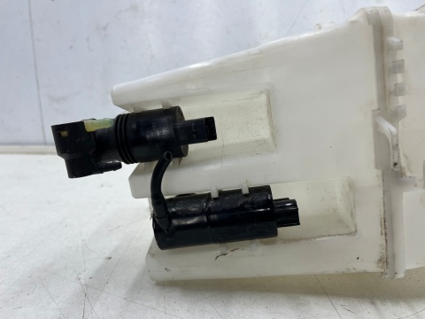 Zbiorniczek spryskiwaczy Nissan X-Trail III T32 Rogue 13-21r. zbiornik na płyn do szyby dwie pompki silniczka