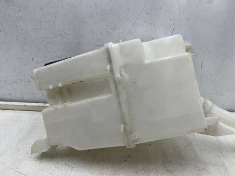 Zbiorniczek spryskiwaczy Nissan X-Trail III T32 Rogue 13-21r. zbiornik na płyn do szyby dwie pompki silniczka