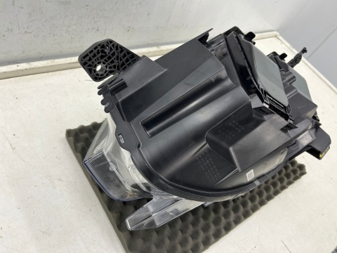 Lampa reflektor Citroen Jumpy SpaceTourer Scudo Ulysse Vivaro C Zafira Life 16-23r. prawa przednia Europa oryginal 9808567680