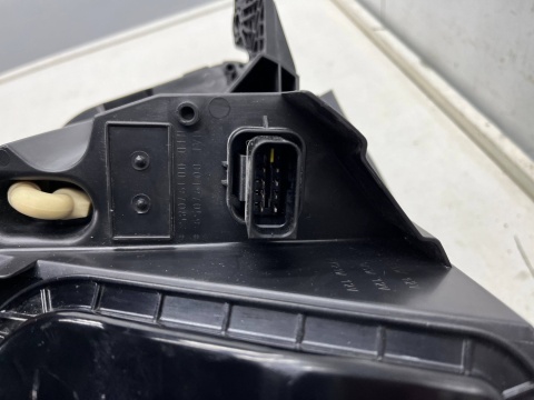 Lampa reflektor Citroen Jumpy SpaceTourer Scudo Ulysse Vivaro C Zafira Life 16-23r. prawa przednia Europa oryginal 9808567680