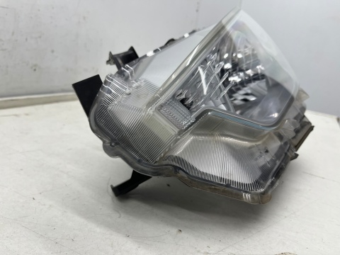 Lampa reflektor Isuzu D-Max Dmax 3 III 20r.- lewa przednia zwykła H4 Europa ORYGINALNA lewy przód