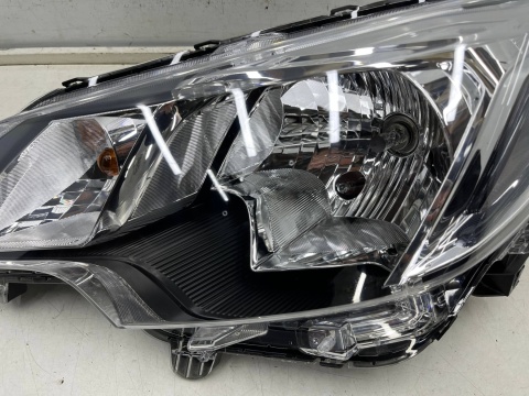 Lampa reflektor Mitsubishi Space Star LIFT 19-24r. lewa przednia ORYGINALNA Europa lewy przód 8301d445