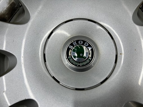 Kołpak Skoda Octavia 2 II 04-13r. 15 cali oryginalny r15 jedna sztuka 1z0601147a
