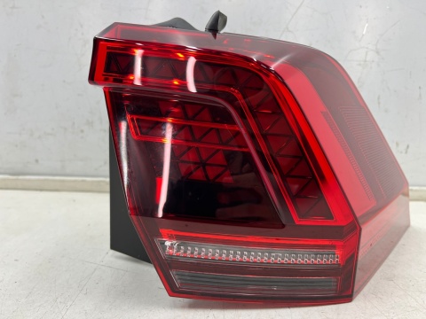 Lampa VW Tiguan 2 II 5na 16-20r. przedlift PRAWA tylna LED w błotnik oryginalna prawy tył EUROPA 5na945208f