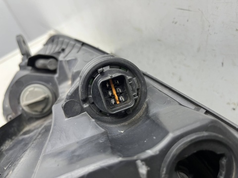 Lampa reflektor Kia Picanto 2 II 11-17r. prawa przednia zwykła Europa prawy przód 92102-1y0