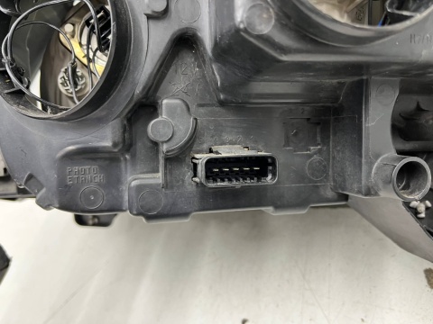 Lampa reflektor Renault Clio 3 III Lift 09-15r. prawa przednia zwykła prawy przód Europa oryginalna 8200892495