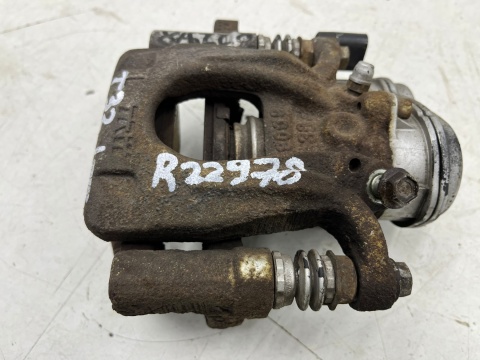 Zacisk hamulcowy Nissan X-Trail III T32 Rogue 13-21r. lewy tylny jarzmo lewy tył elektryczny ręczny