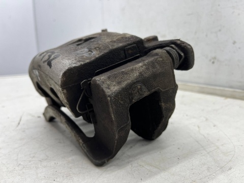 Zacisk hamulcowy Nissan X-Trail III T32 Rogue 13-21r. prawy przedni jarzmo prawy przód tarcza 320mm.