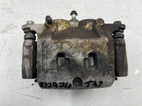 Zacisk hamulcowy Nissan X-Trail III T32 Rogue 13-21r. prawy przedni jarzmo prawy przód tarcza 320mm.