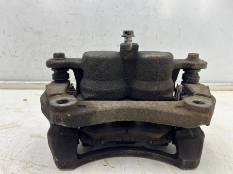 Zacisk hamulcowy Nissan X-Trail III T32 Rogue 13-21r. prawy przedni jarzmo prawy przód tarcza 320mm.