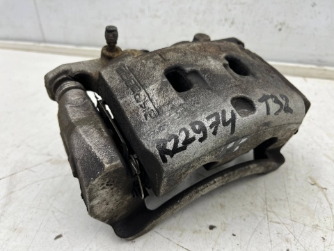 Zacisk hamulcowy Nissan X-Trail III T32 Rogue 13-21r. prawy przedni jarzmo prawy przód tarcza 320mm.