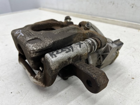 Zacisk hamulcowy Nissan X-Trail III T32 Rogue 13-21r. prawy tylny jarzmo prawy tył elektryczny ręczny