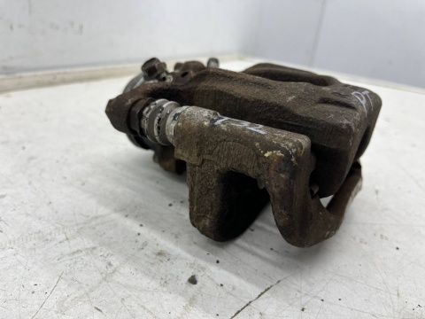 Zacisk hamulcowy Nissan X-Trail III T32 Rogue 13-21r. prawy tylny jarzmo prawy tył elektryczny ręczny