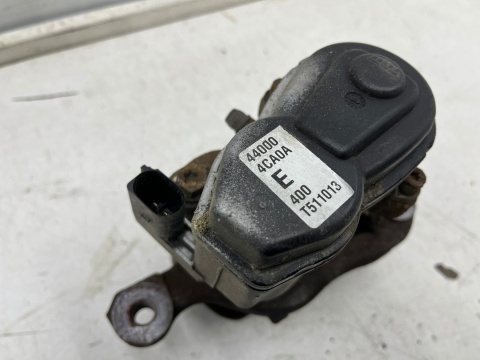 Zacisk hamulcowy Nissan X-Trail III T32 Rogue 13-21r. prawy tylny jarzmo prawy tył elektryczny ręczny