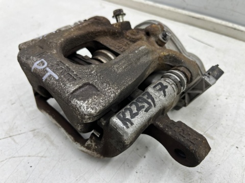 Zacisk hamulcowy Nissan X-Trail III T32 Rogue 13-21r. prawy tylny jarzmo prawy tył elektryczny ręczny