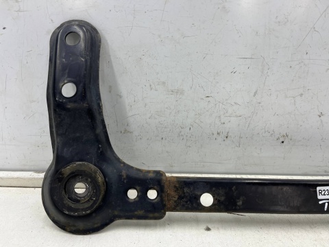 Belka silnika Nissan X-Trail III T32 Rogue 13-21r. mocowanie wzmocnienie łacznik wózka z karoserią