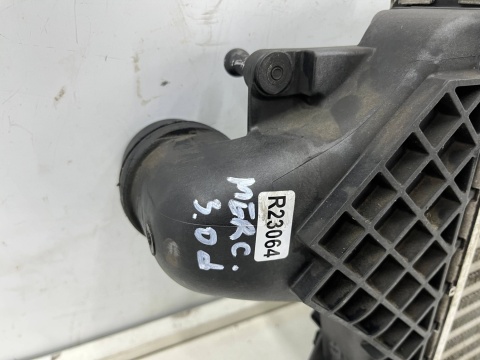 Chłodnica powietrza Mercedes ML GLE w166 GLE Coupe c292 GL GLS x166 11r.- 3.0 CDi intercooler oryginał a0995000600