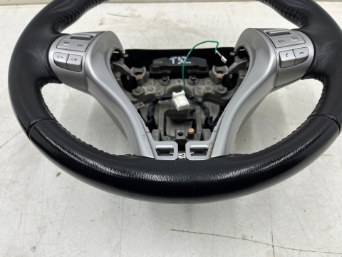 Kierownica Nissan X-Trail III T32 Rogue Qashqai J11 13-17r. przedlift multifunkcyjna skórzana skóra