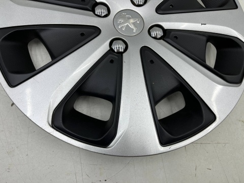 Kołpak Peugeot 208 12r.- 15 cali oryginalny r15 jedna sztuka 9673846477 9673846777