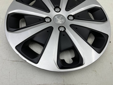 Kołpak Peugeot 208 12r.- 15 cali oryginalny r15 jedna sztuka 9673846477 9673846777