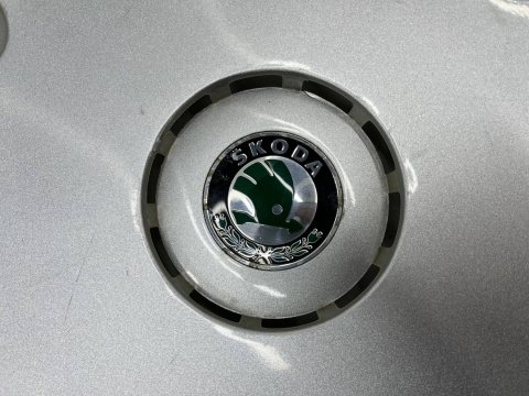 Kołpak Skoda Octavia 1 I 96-10r. 15 cali r15 oryginalny 1u0601147d