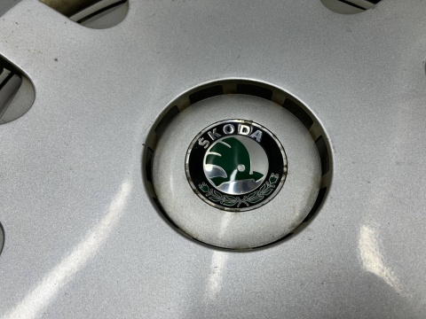 Kołpak Skoda Octavia 1 I 96-10r. 15 cali r15 oryginalny 1u0601147d