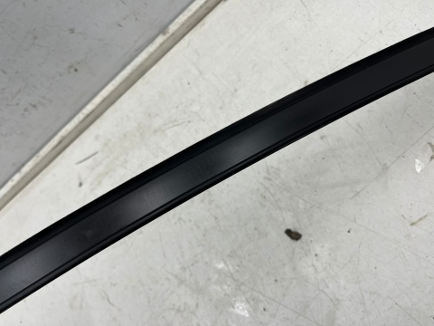 Listwa Mazda CX-5 II CX5 II KF 17r.- prawa przednia górna listewka ozdobna ramki szyby drzwi prawy przód KB7W-50-981N 