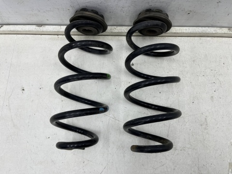 Sprężyna Nissan X-Trail III T32 Rogue 13-21r. sprężyny tylnego zawieszenia tył komplet