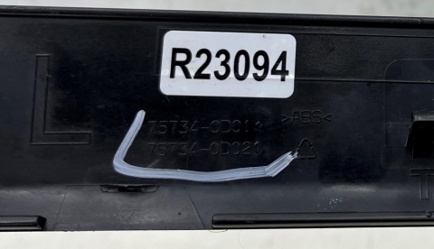 Listwa Toyota Yaris 3 III P13 LIFT Hybrid 17-20r. lewa przednia dolna listewka ozdobna nakładki drzwi lewy przód