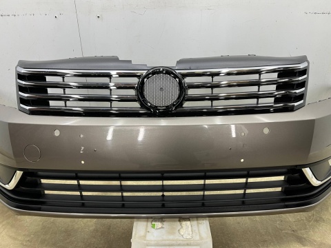 Zderzak przedni VW Passat B7 10-14r. przód 4XPDC spryski 3AA807221