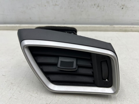 Kratka nawiewu Nissan X-Trail III T32 Rogue 13-21r. prawa boczna nadmuchu deski wnętrza strona pasażera