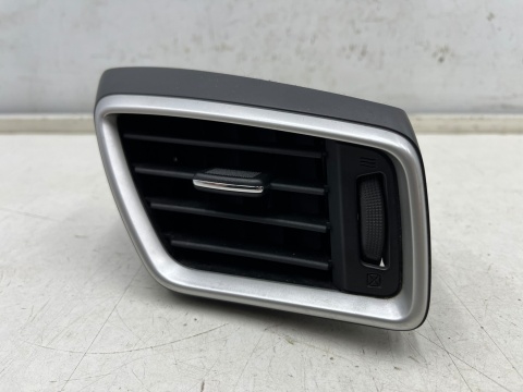 Kratka nawiewu Nissan X-Trail III T32 Rogue 13-21r. prawa boczna nadmuchu deski wnętrza strona pasażera