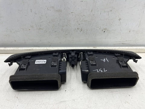 Kratka nawiewu Nissan X-Trail III T32 Rogue 13-21r. środkowa nadmuchu deski wnętrza