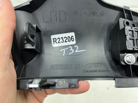 Nakładka deski rozdzielczej Nissan X-Trail III T32 Rogue 13-21r. przycisk panel tempomatu osłona deski rozdzielczej